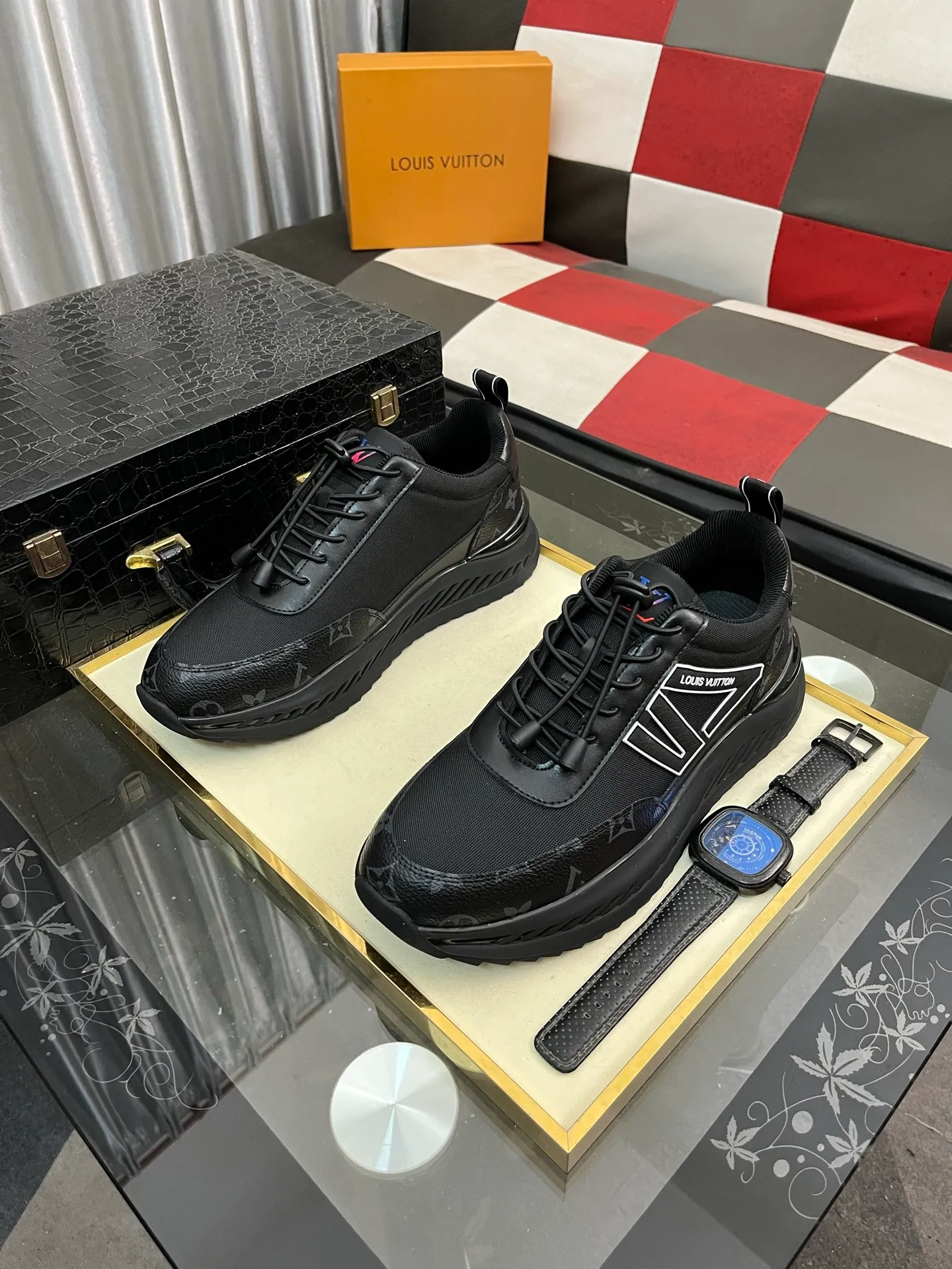 Men's shoes 💰458⌚️⌚️【LOUlS VUlTTON】Louis Vuitton ~ unique and casual style. LV counter purchasing 🏃casual shoes😍😍 are on sale at the men's counter at the same time. Italian imported brands select top-layer Italian cowhide. 🐑Sheepskin lining (refuses to discolor and grind feet) Sole: Original sole specially provided by the original factory 🎬Better in kind Code number: 38-444⃣️Color selection